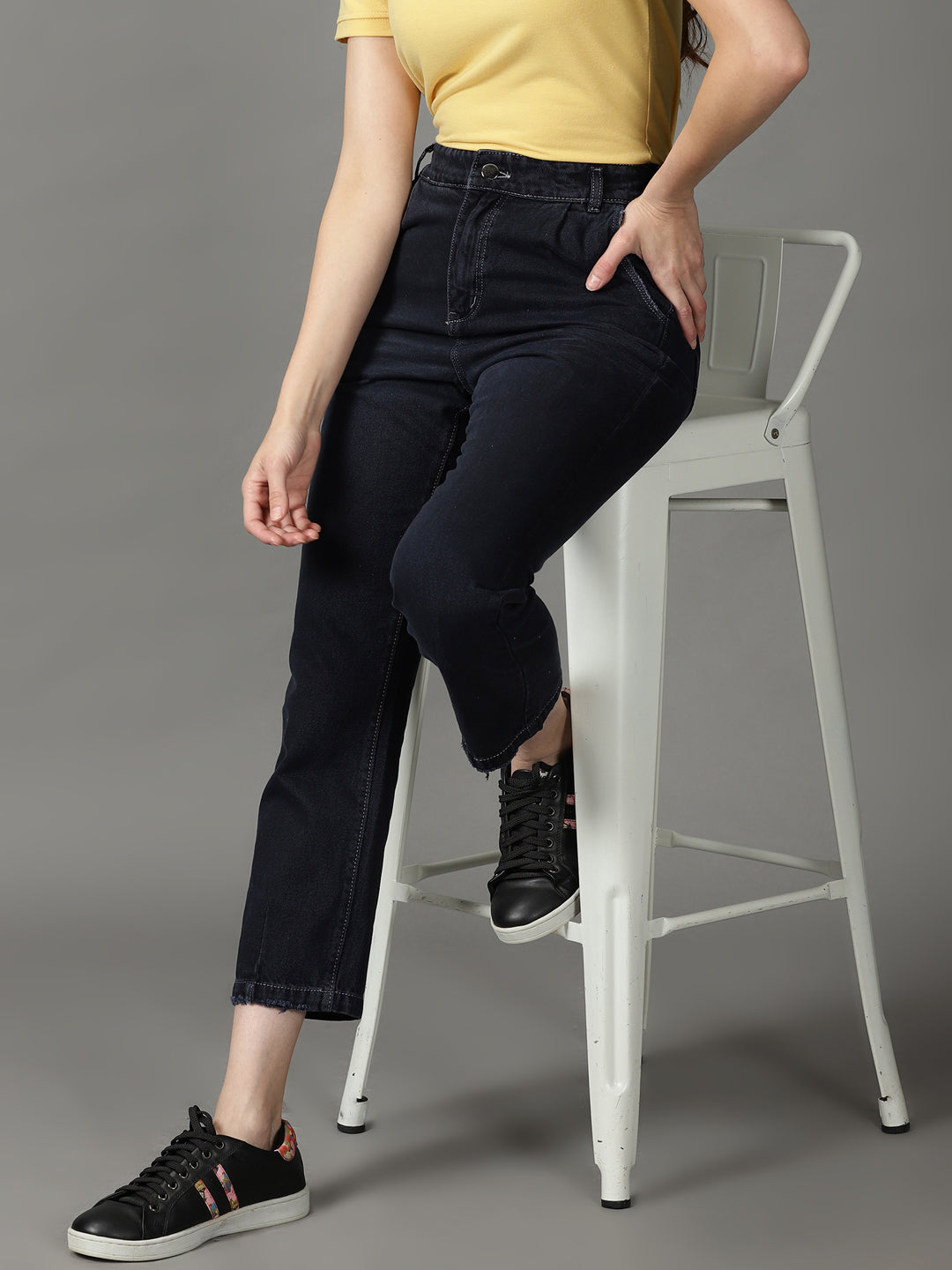 Women's Navy Blue Light Fade Relaxed Fit High-Rise Jeans