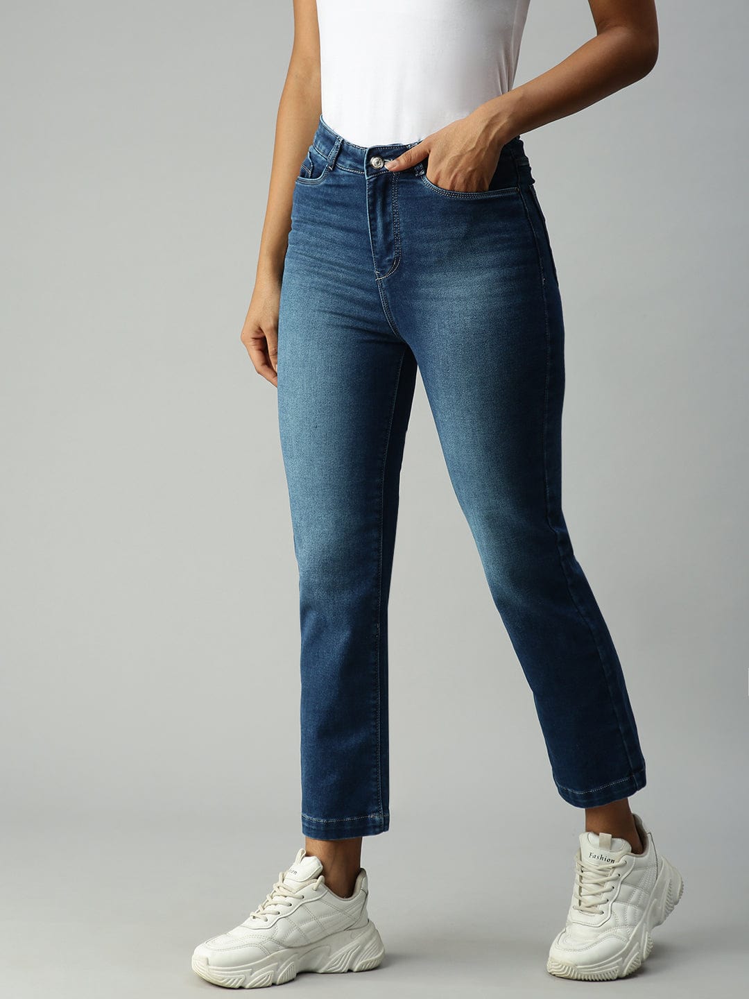 Women's Blue Relaxed Fit High-Rise Light Fade Stretchable Jeans