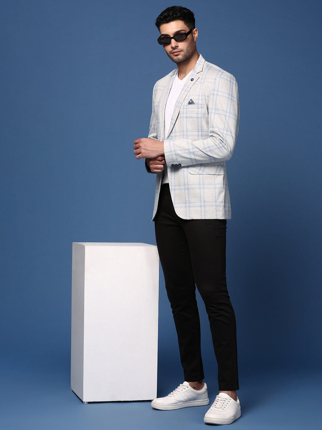 Men's Grey Slim Fit Self Designed Single Breasted Blazer