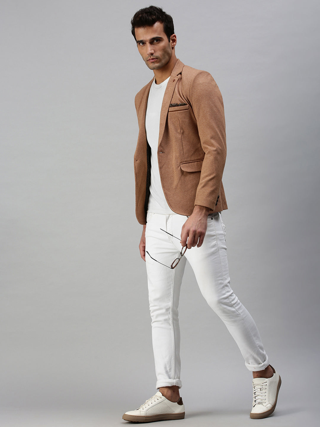 Men's Brown Solid Slim-Fit Single-Breasted Casual Blazer