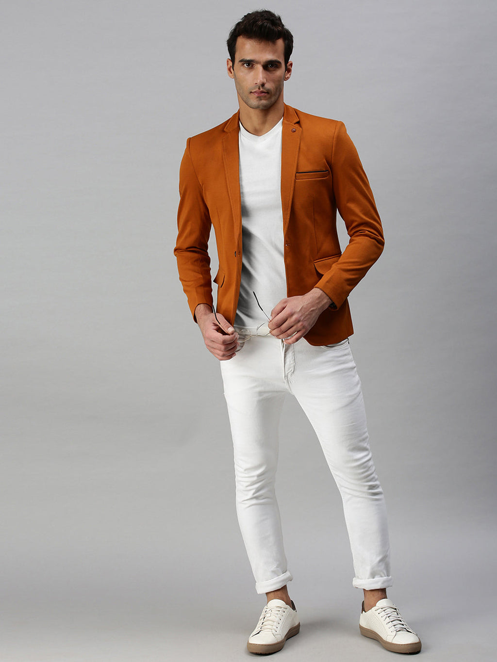 Men's Brown Solid Slim-Fit Single-Breasted Casual Blazers