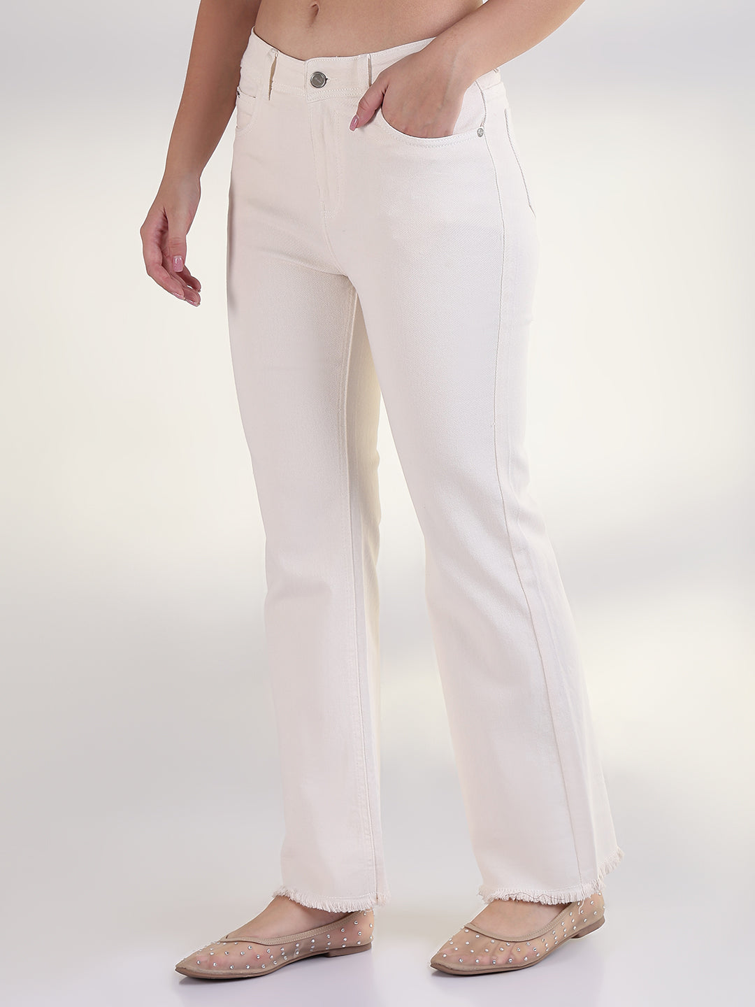 Women's Solid Cream Frayed Hem Straight Fit Jean