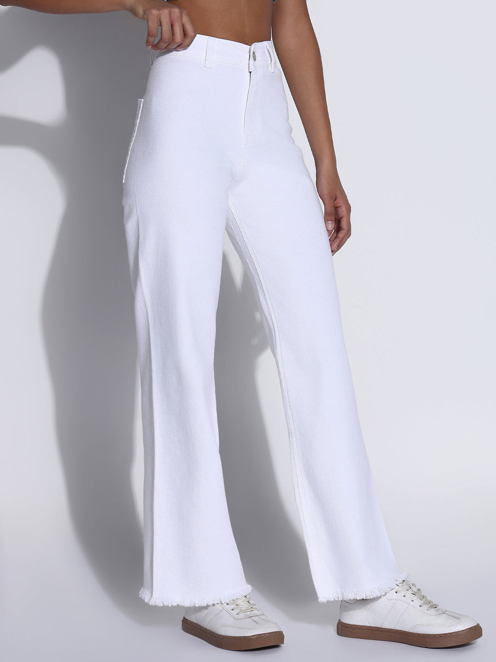 Women's Solid White Frayed Hem Wide Leg Jeans