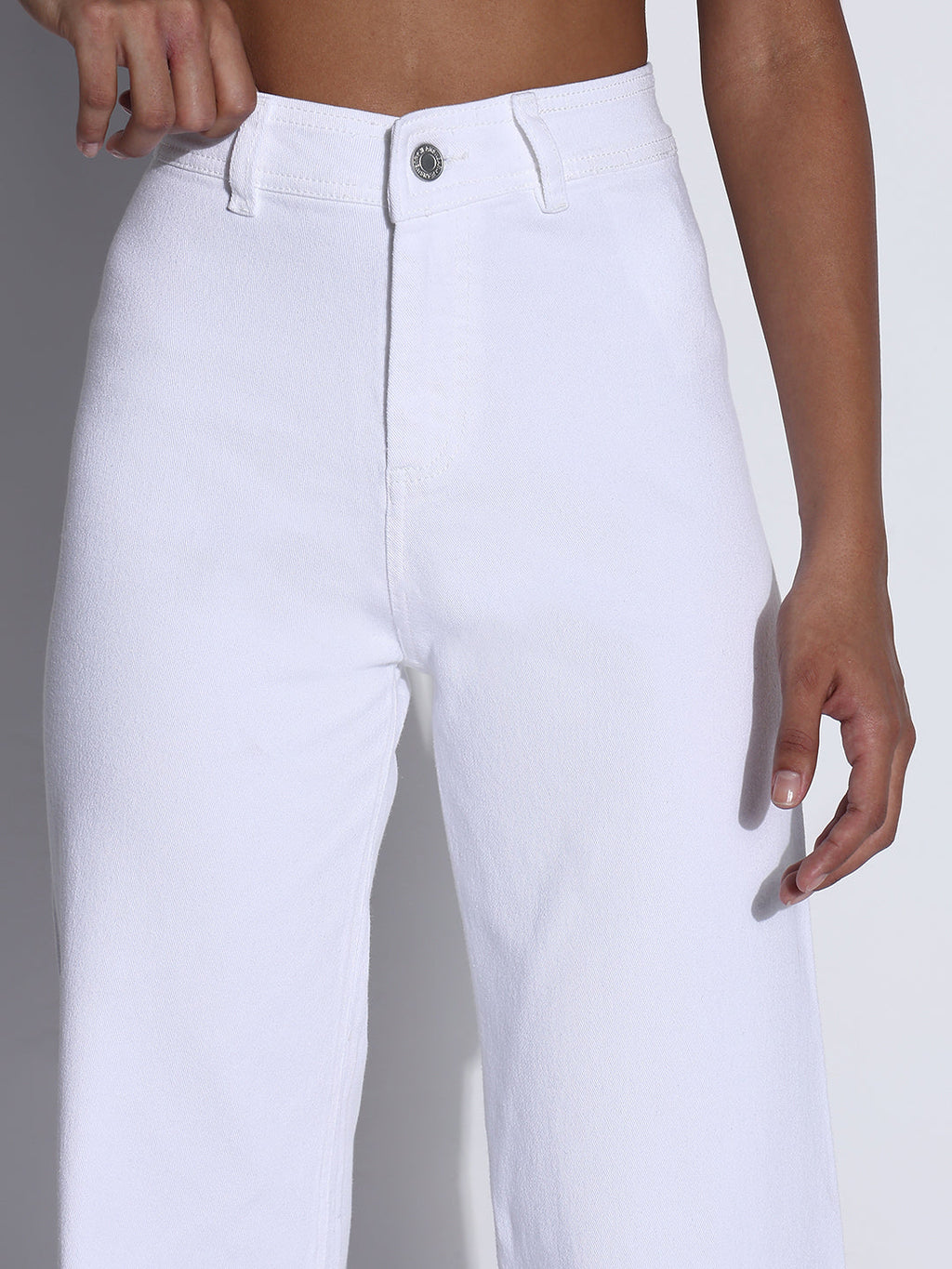 Women's Solid White Frayed Hem Wide Leg Jeans