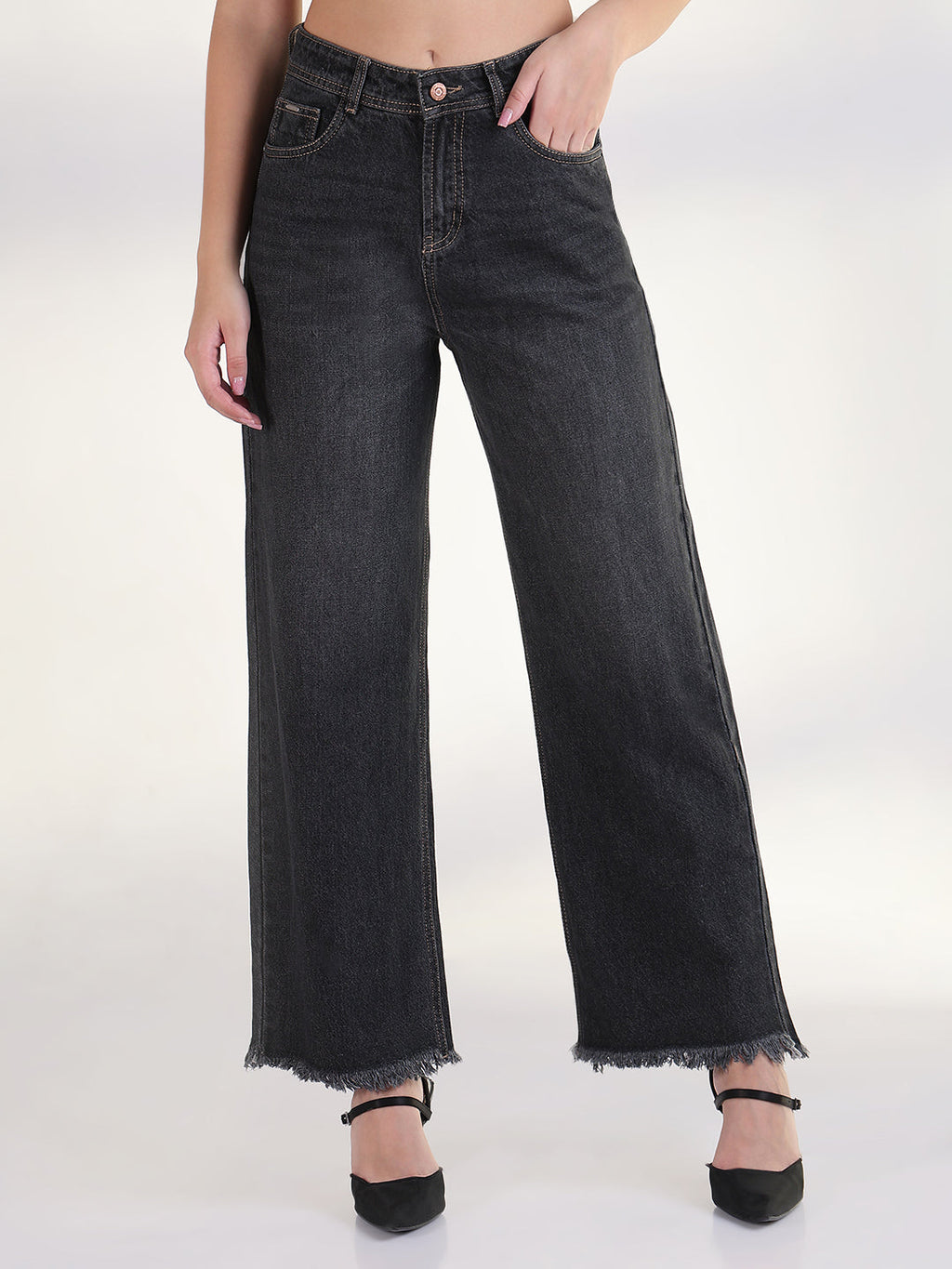 Women's Solid Charcoal Frayed Hem Straight Fit Jean