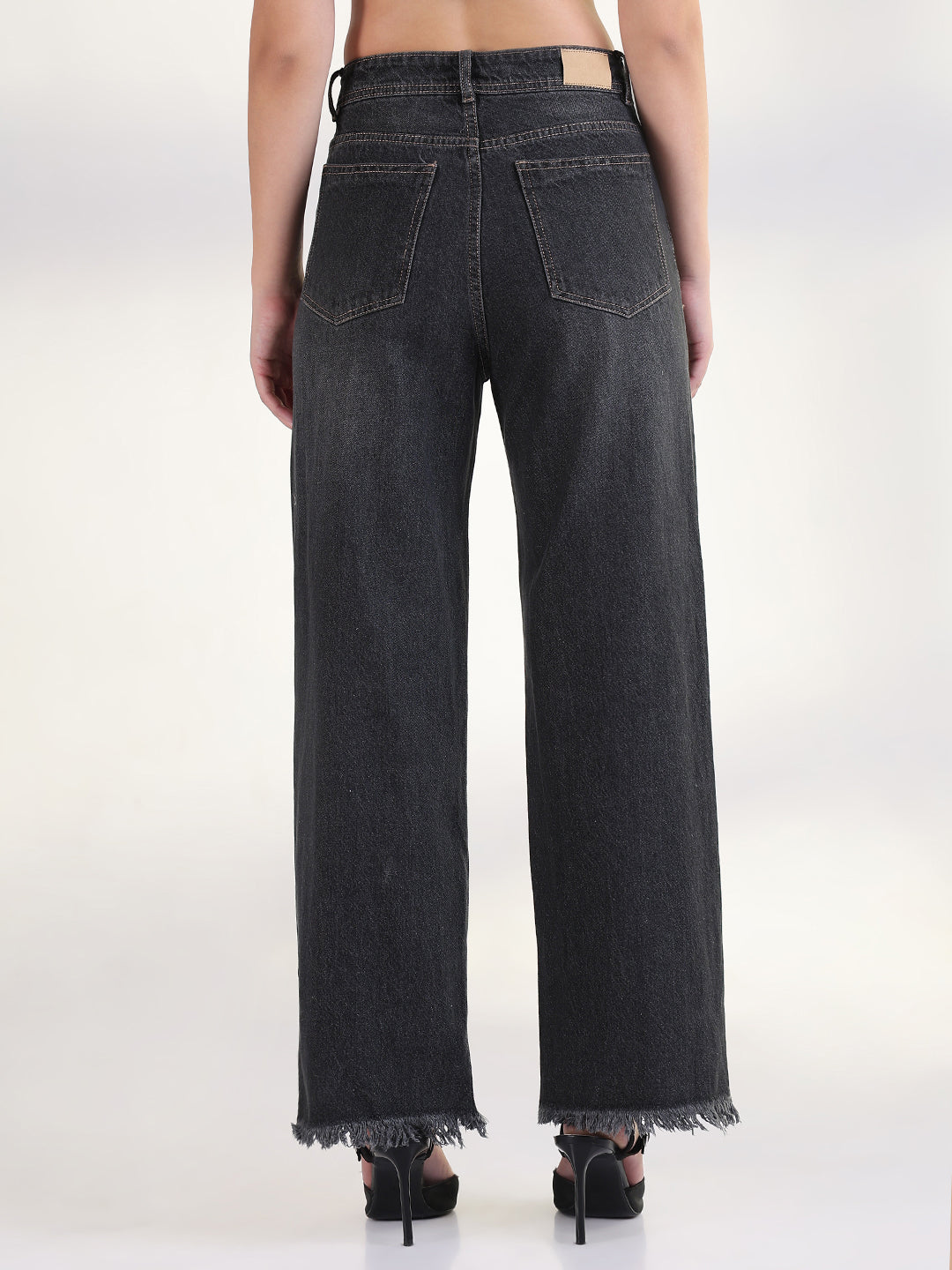 Women's Solid Charcoal Frayed Hem Straight Fit Jean
