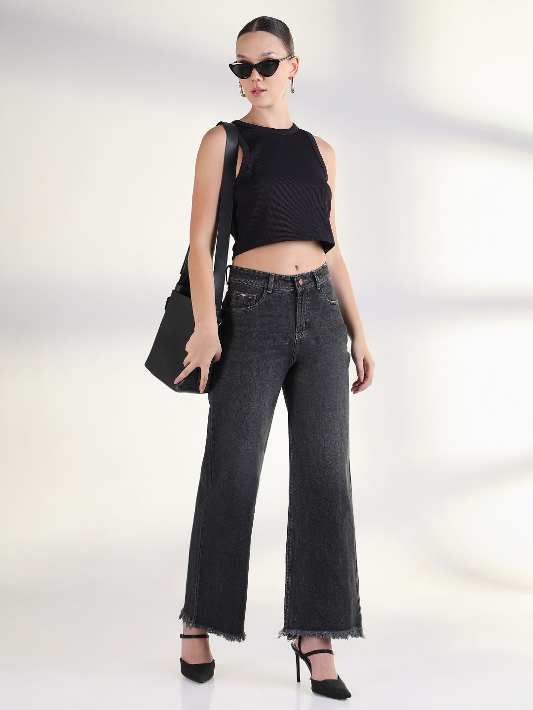 Women's Solid Charcoal Frayed Hem Straight Fit Jean