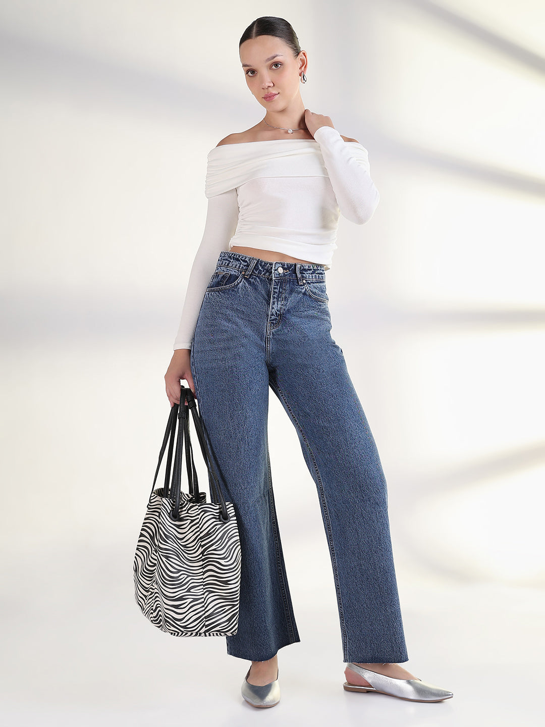 Women's Solid Blue Raw Hem Straight Fit Jean