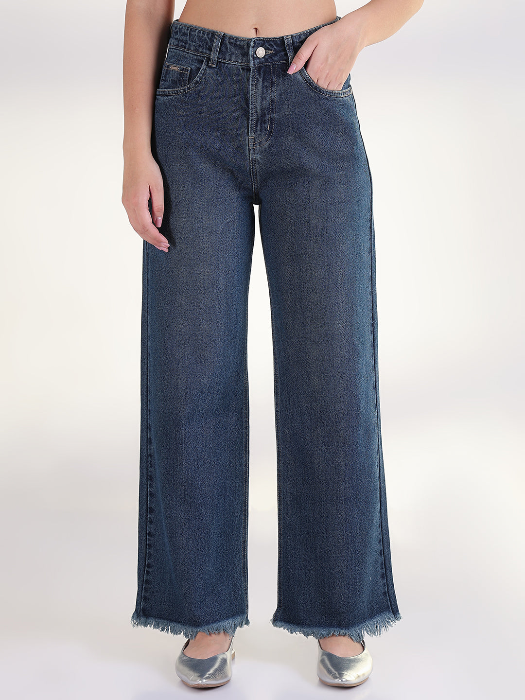 Women's Solid Blue Frayed Hem Straight Fit Jean