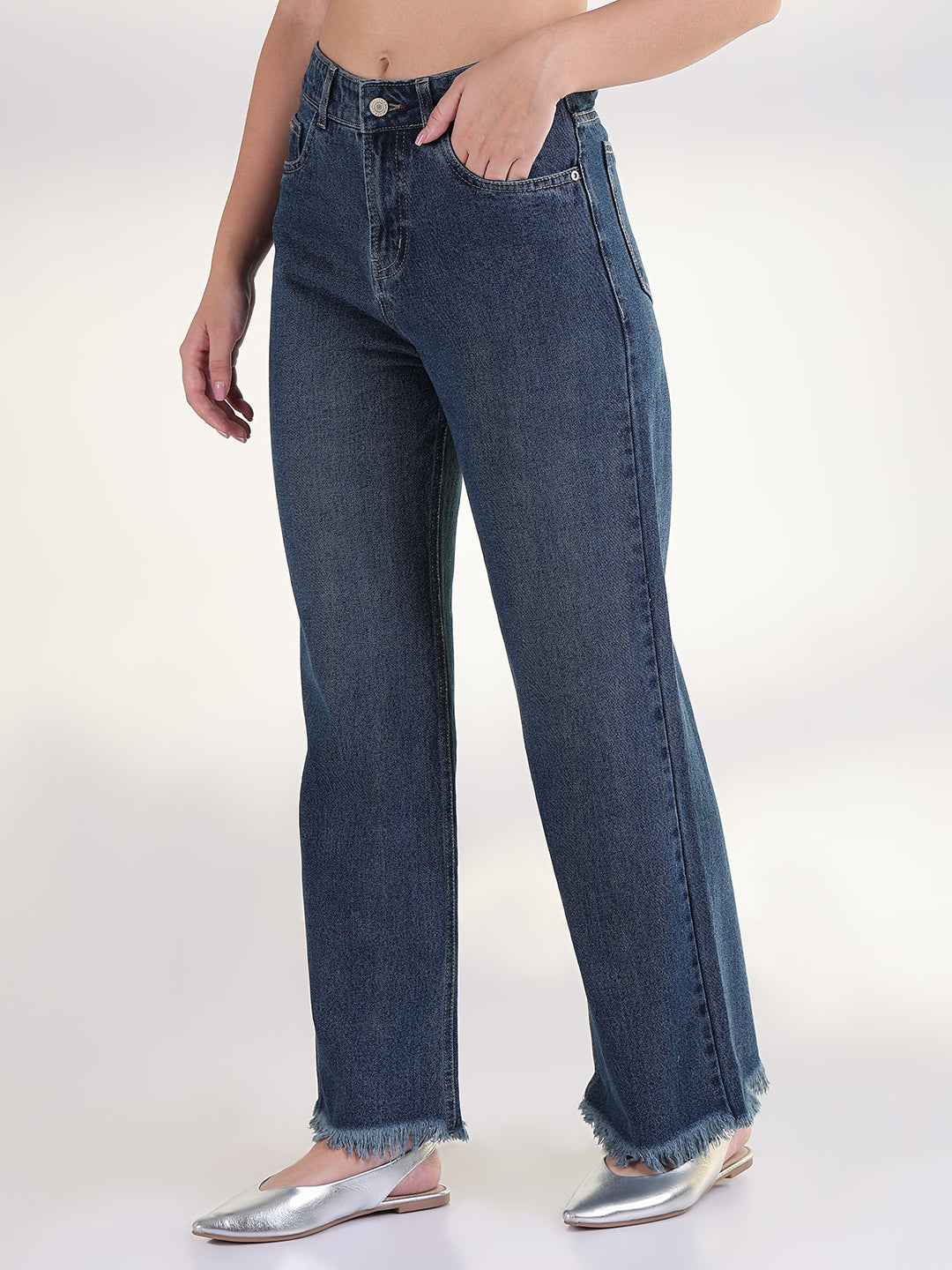 Women's Solid Blue Frayed Hem Straight Fit Jean