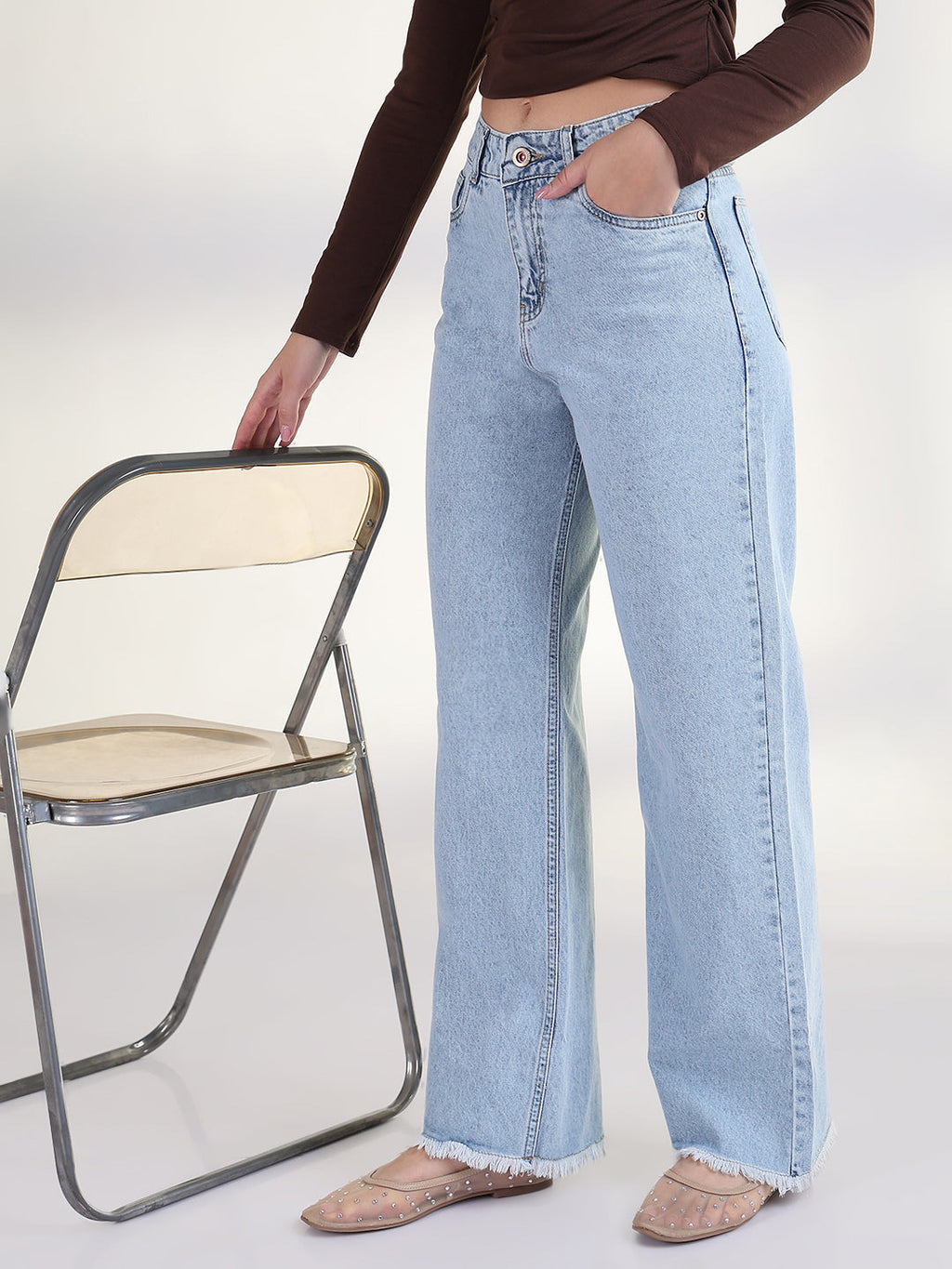 Women's Solid Blue Frayed Hem Straight Fit Jean