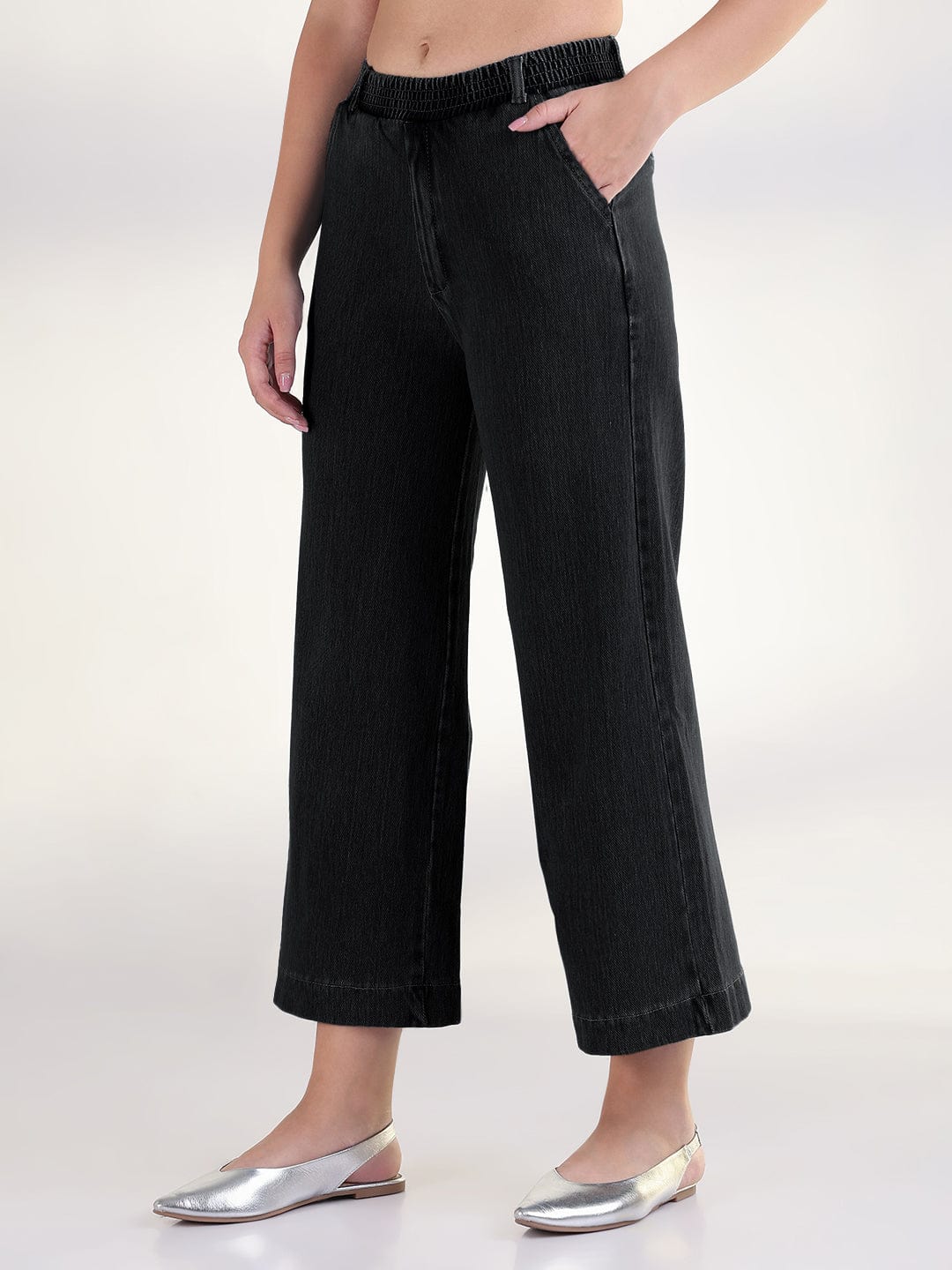 Women's Black Relaxed Fit Cropped Jeans