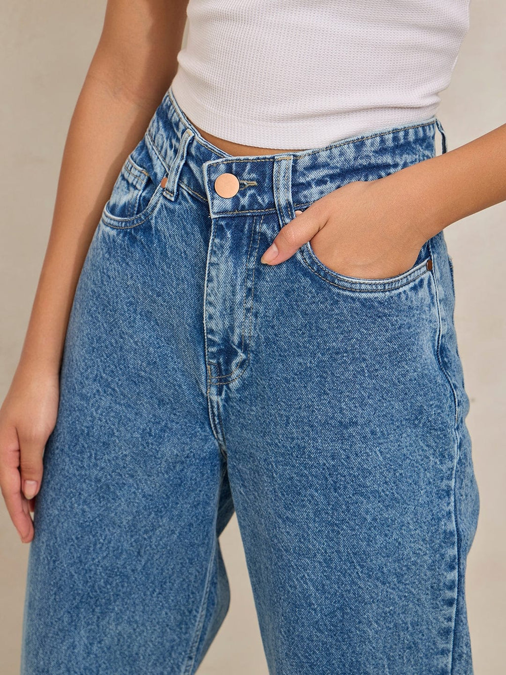 Women's Blue High Rise Cropped Straight Fit Jeans