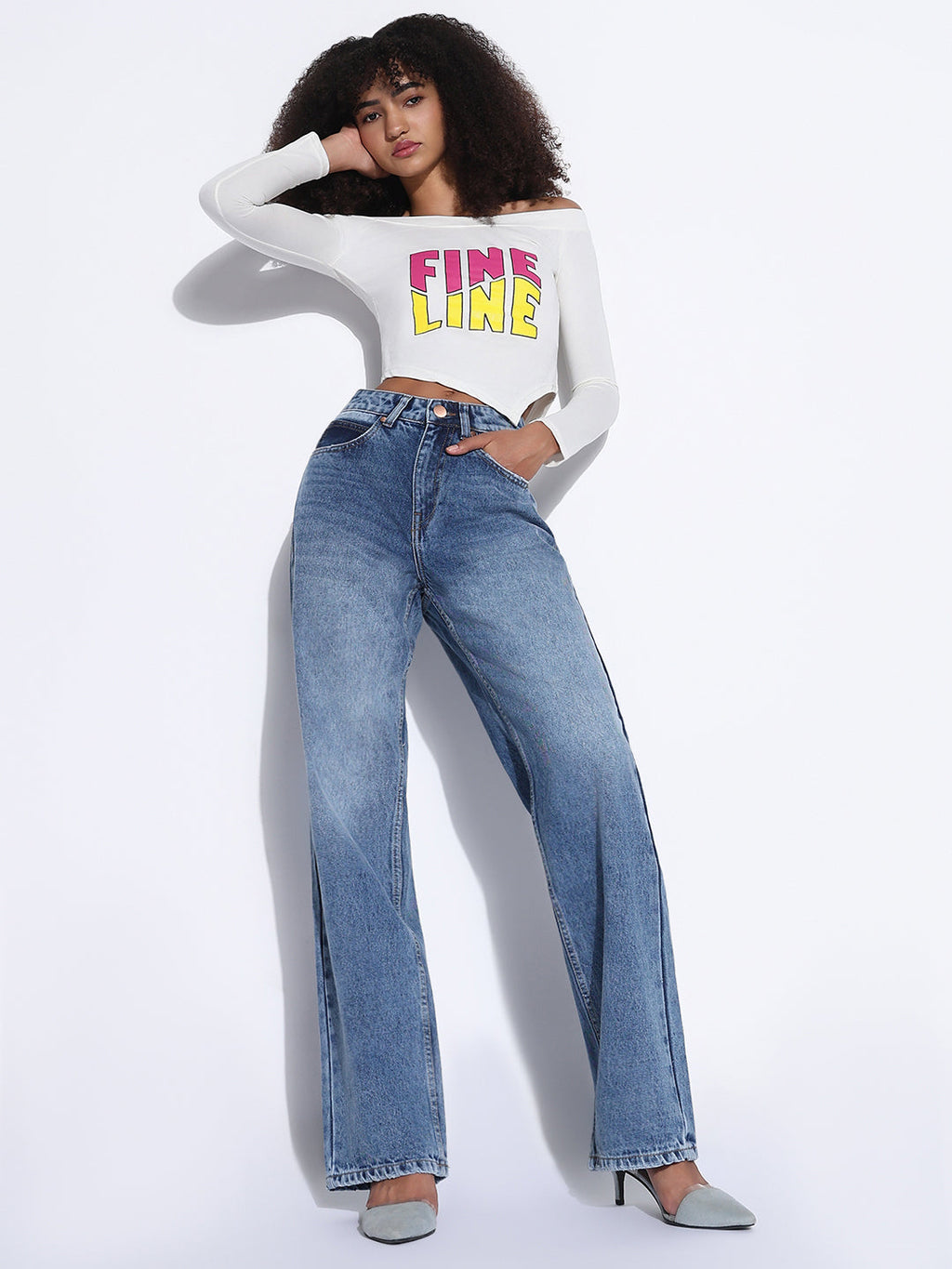 Women's Solid Light Blue Straight Fit Jeans