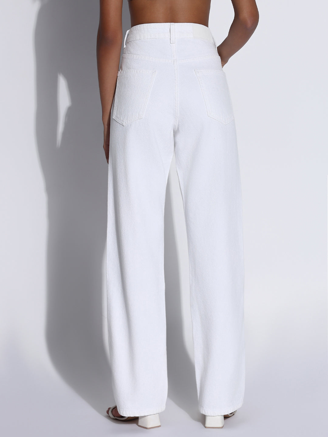 Women's Solid White Straight Fit Jeans