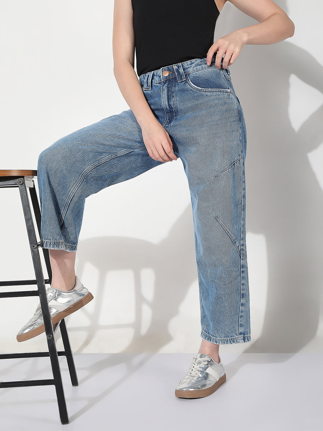 Women's Blue Washed Relaxed Fit Jeans