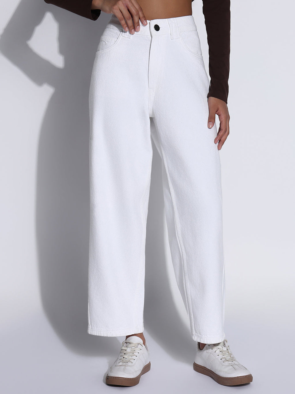 Women's Solid White Straight Fit Jeans