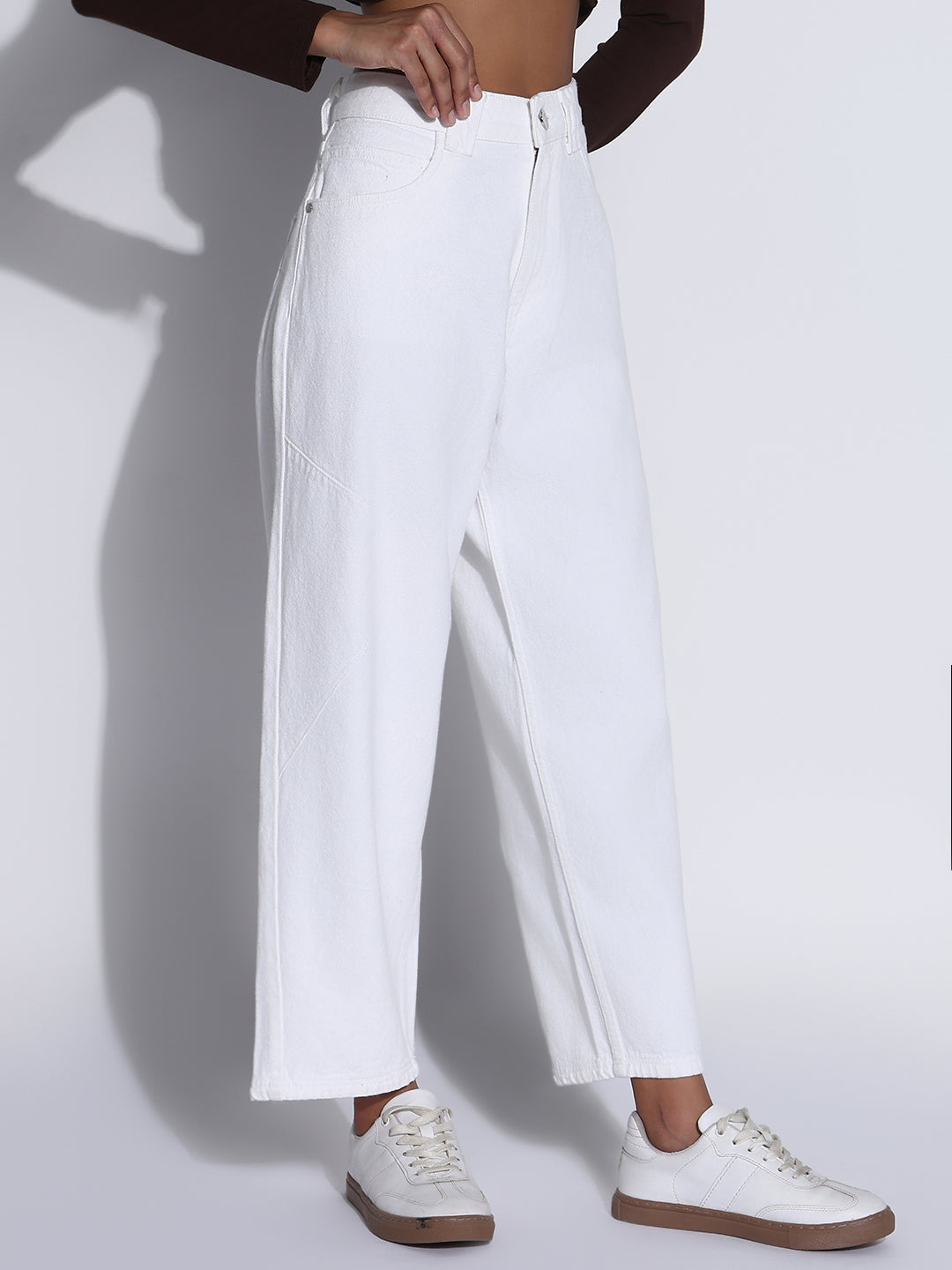 Women's Solid White Straight Fit Jeans