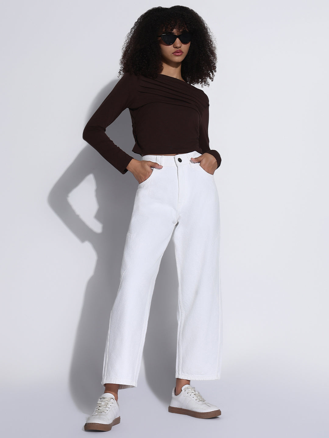 Women's Solid White Straight Fit Jeans