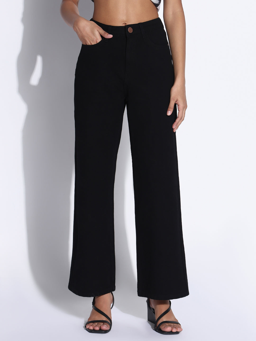 Women's Solid Black Straight Fit Jeans