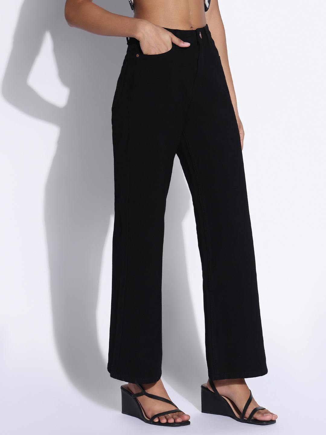 Women's Solid Black Straight Fit Jeans