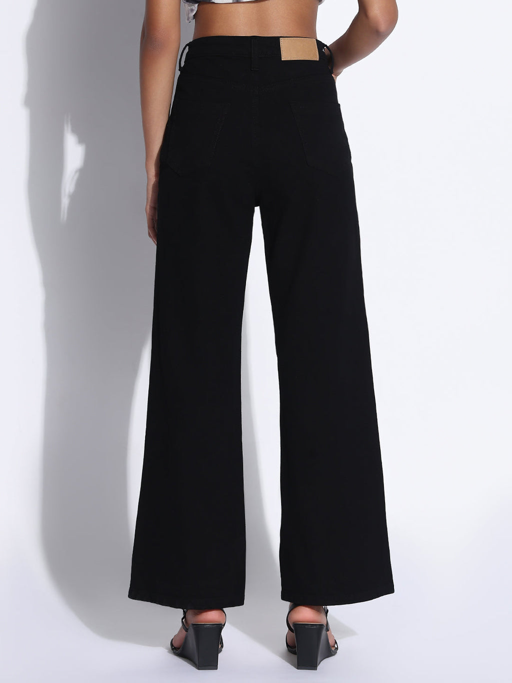 Women's Solid Black Straight Fit Jeans