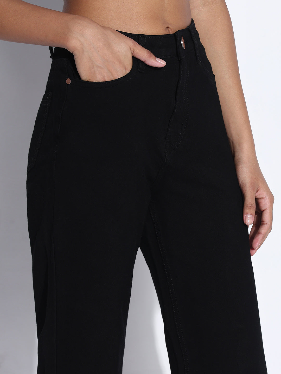 Women's Solid Black Straight Fit Jeans