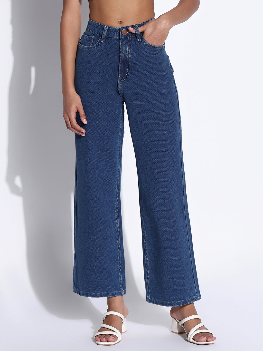 Women's Solid Blue Straight Fit Jeans