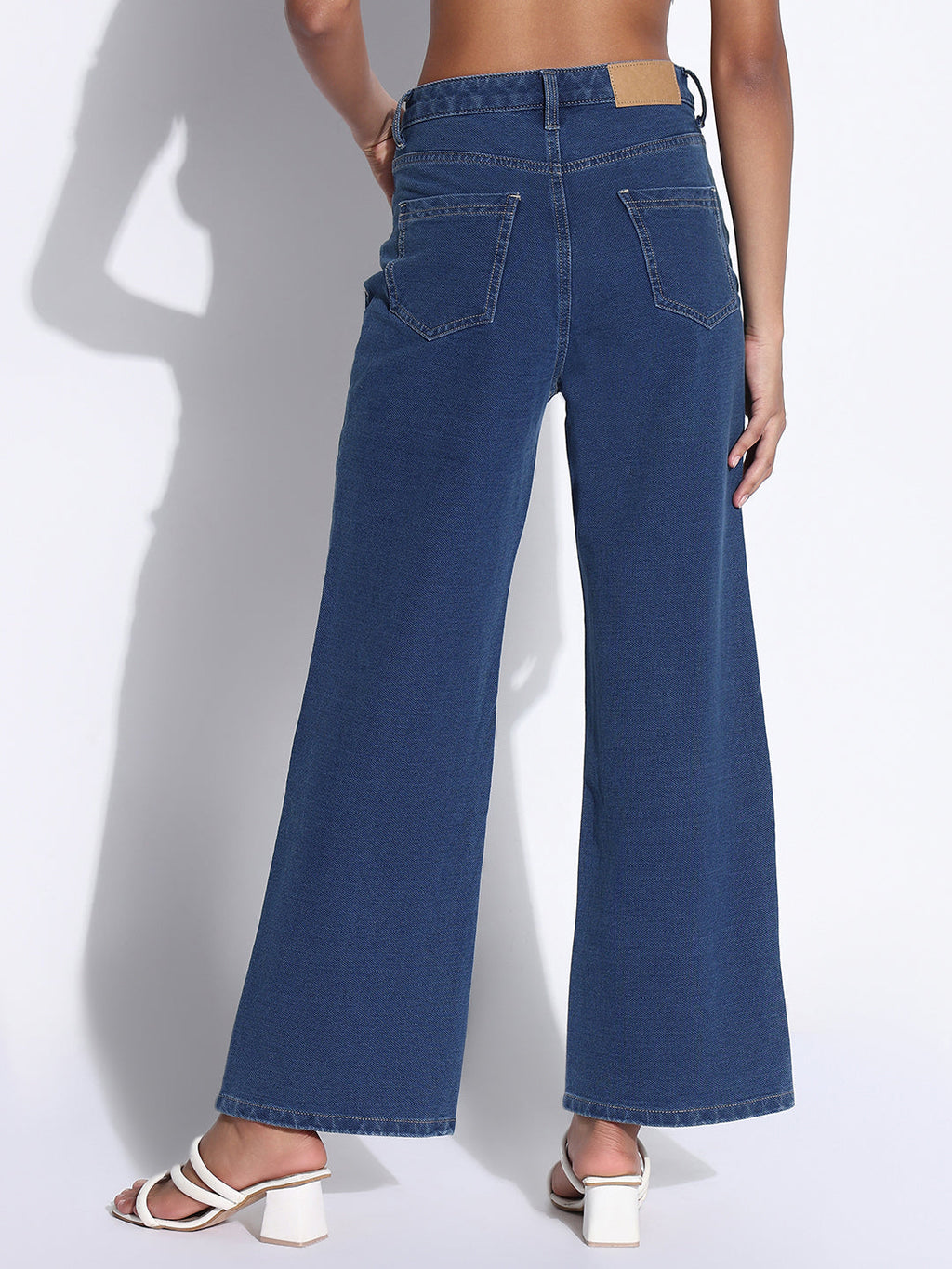 Women's Solid Blue Straight Fit Jeans