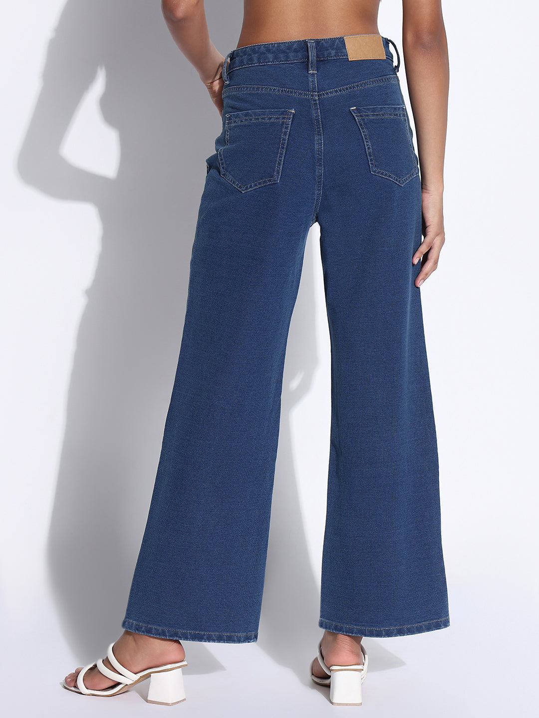 Women's Solid Blue Straight Fit Jeans