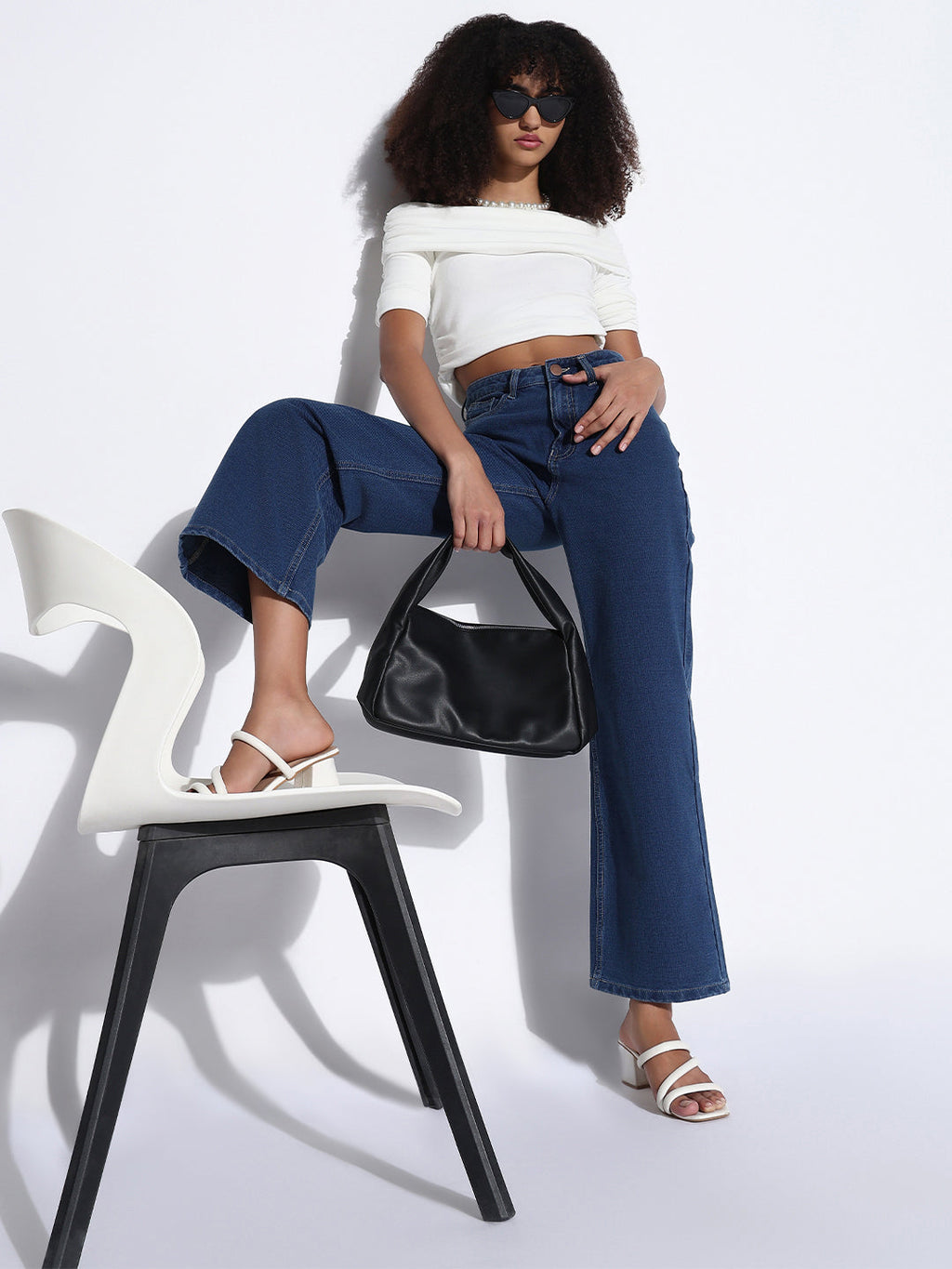 Women's Solid Blue Straight Fit Jeans