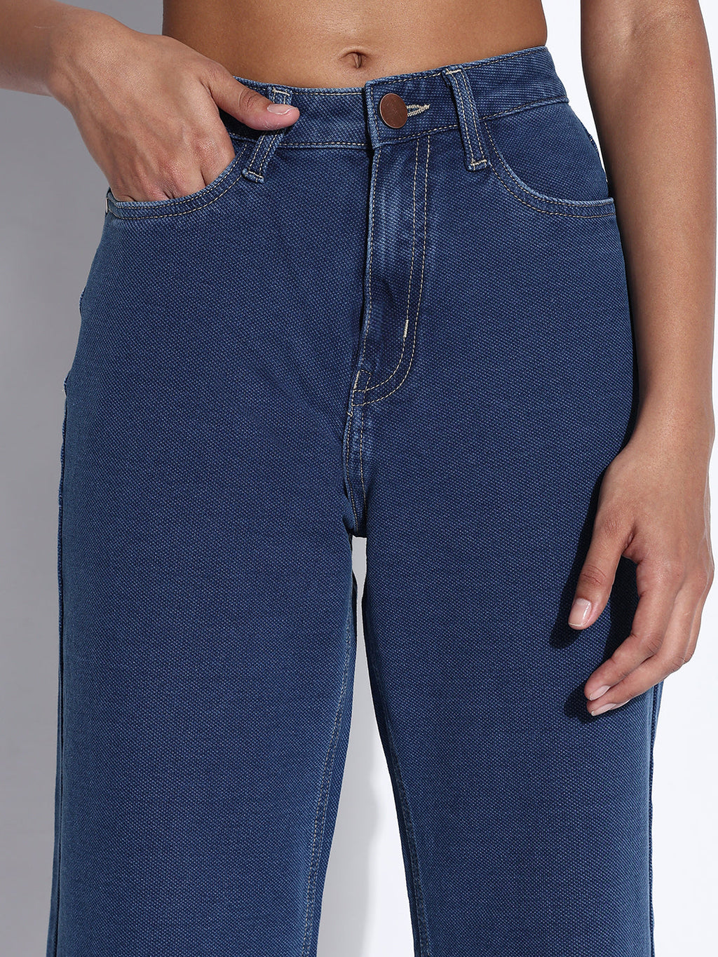 Women's Solid Blue Straight Fit Jeans