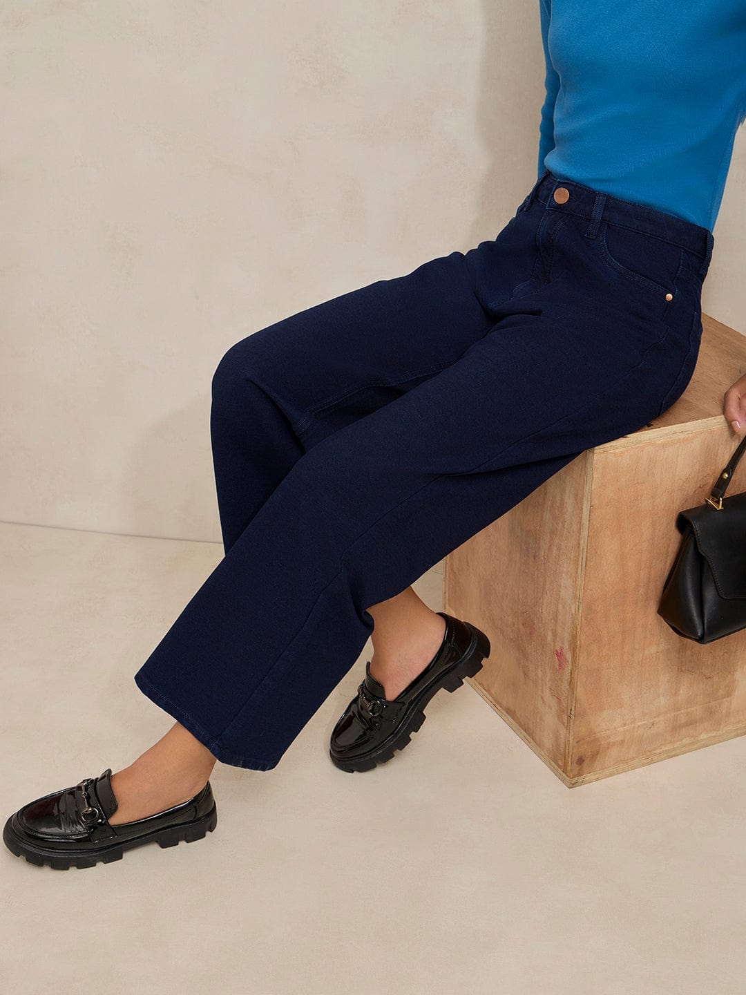 Women's Navy Blue High Rise Relaxed Fit Cropped Jeans