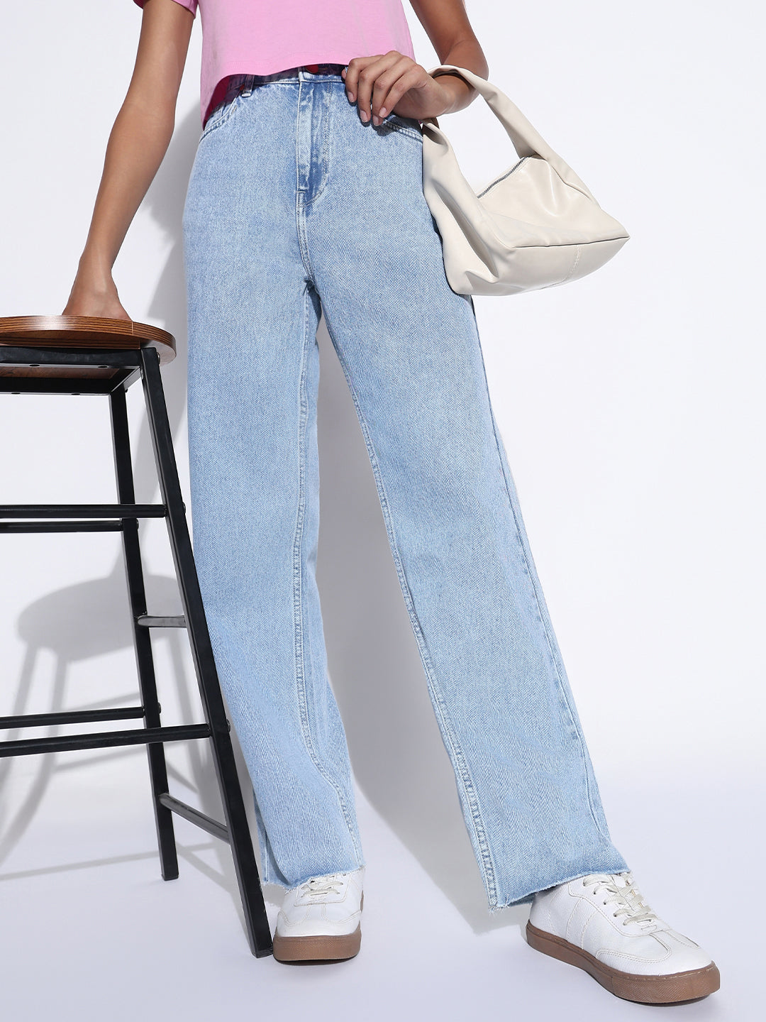 Women's Solid Blue Frayed Hem Straight Fit Jeans