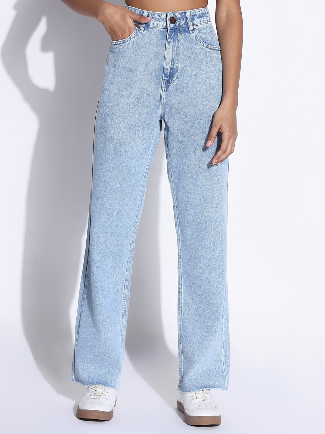 Women's Solid Blue Frayed Hem Straight Fit Jeans