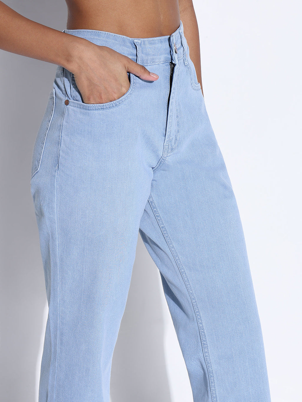 Women's Solid Light Blue Slim Fit Jeans