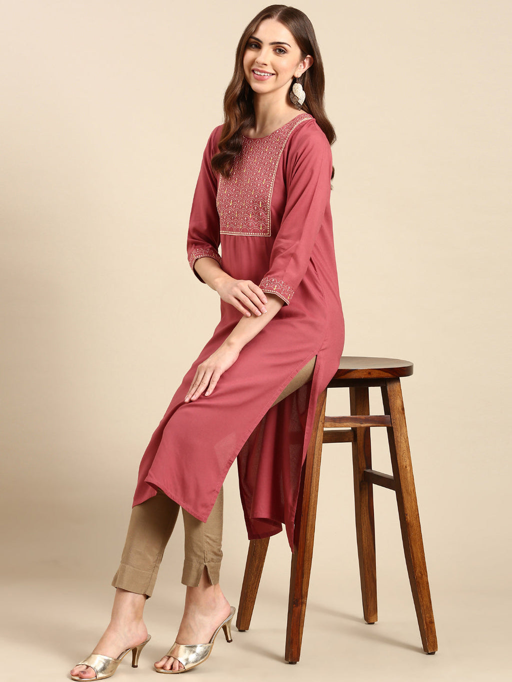 Women's Mauve Embroidered Straight Kurta