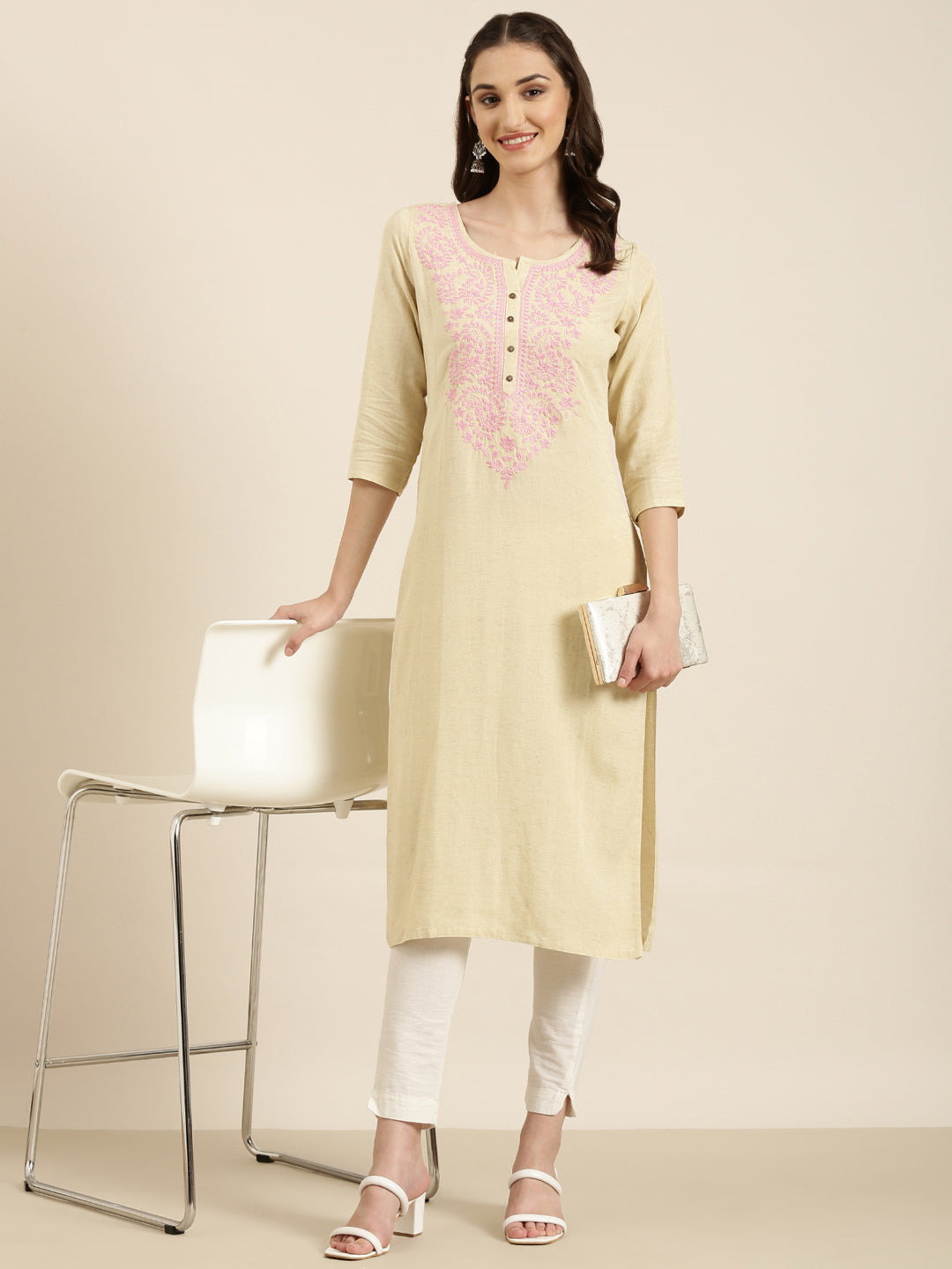 Women's Beige Floral Embroidered Thread Work Straight Kurta
