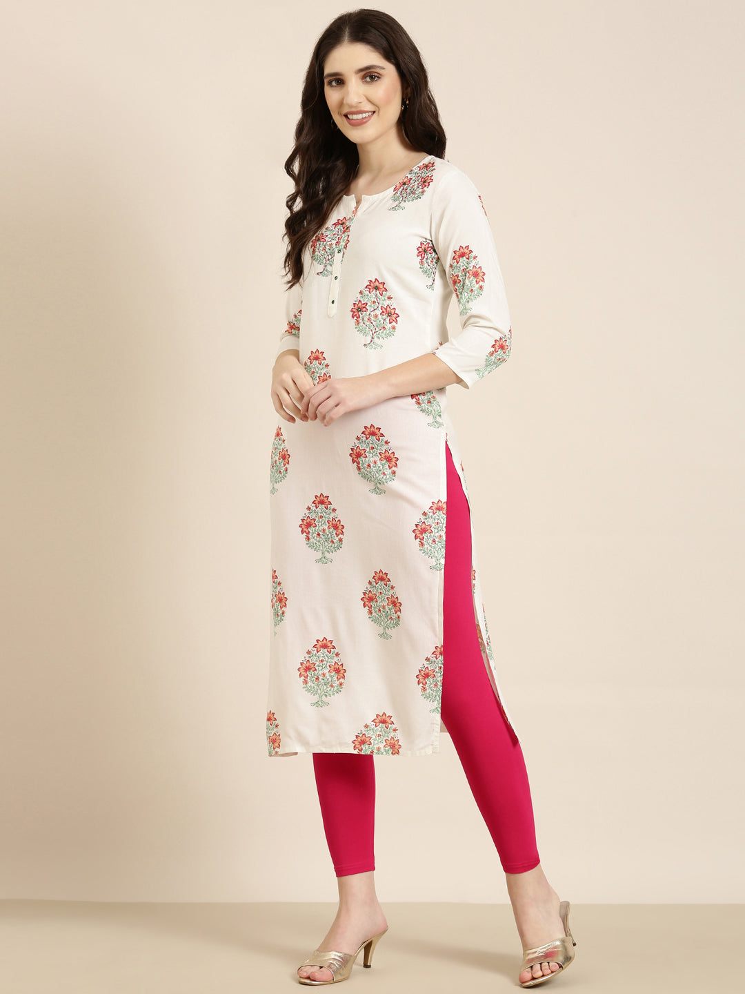 Women's Off White Floral Printed Round Neck Straight Kurta