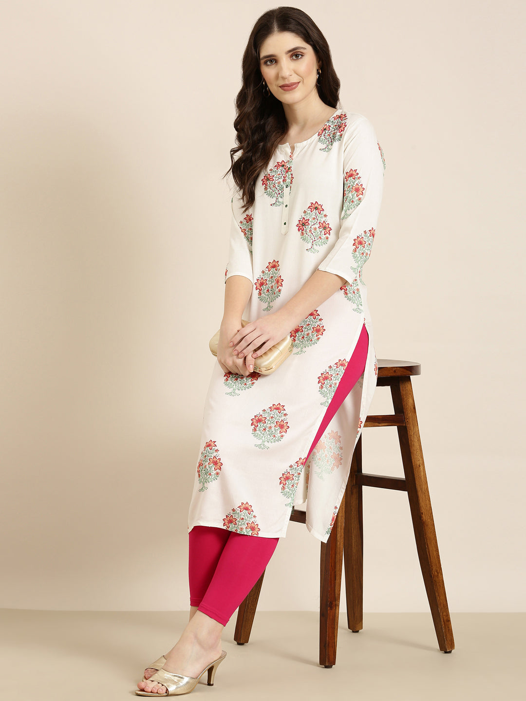 Women's Off White Floral Printed Round Neck Straight Kurta