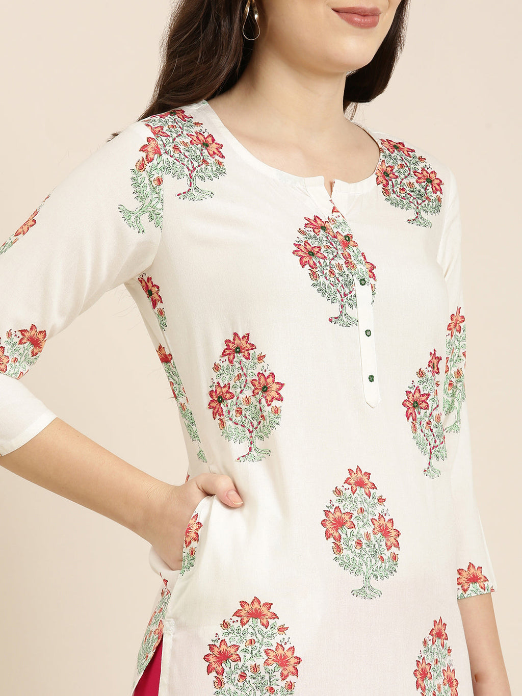 Women's Off White Floral Printed Round Neck Straight Kurta