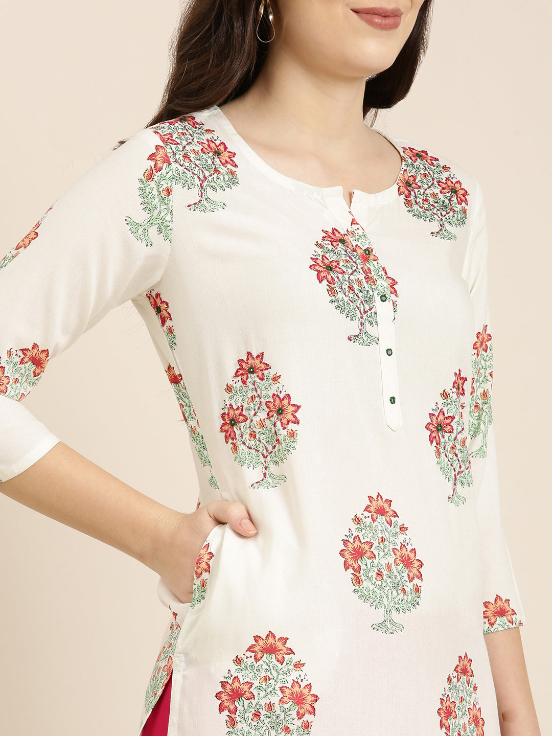 Women's Off White Floral Printed Round Neck Straight Kurta