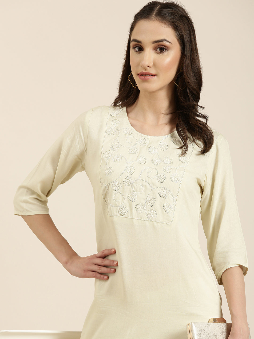 Women's Cream Floral Embroidered Straight Kurta