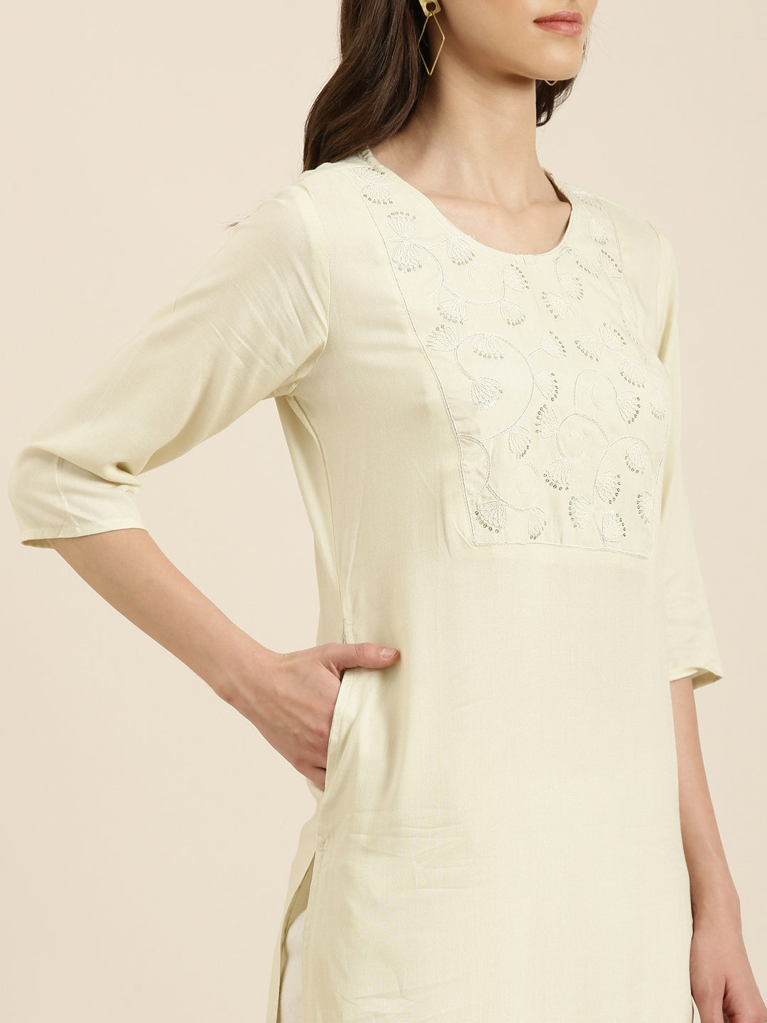 Women's Cream Floral Embroidered Straight Kurta