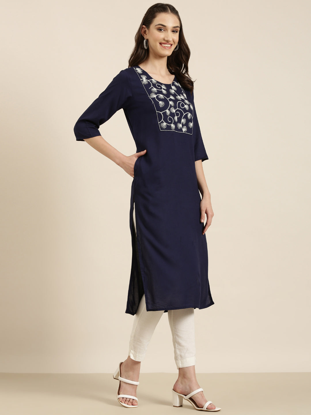 Women's Navy Blue Floral Embroidered Thread Work Straight Kurta