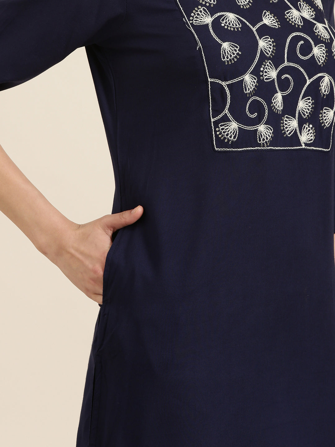 Women's Navy Blue Floral Embroidered Thread Work Straight Kurta