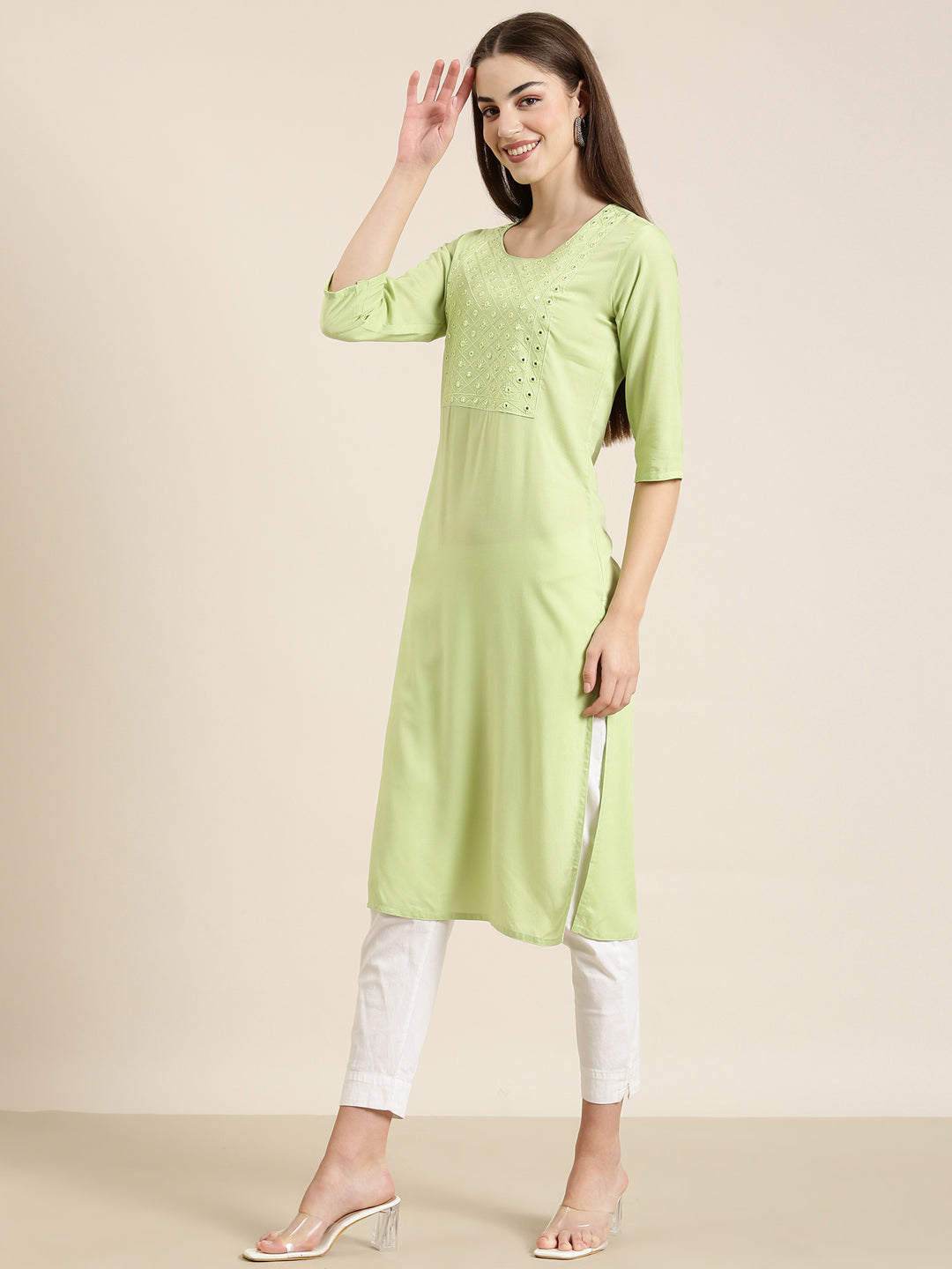 Women's Green Geometric Embroidered Straight Kurta