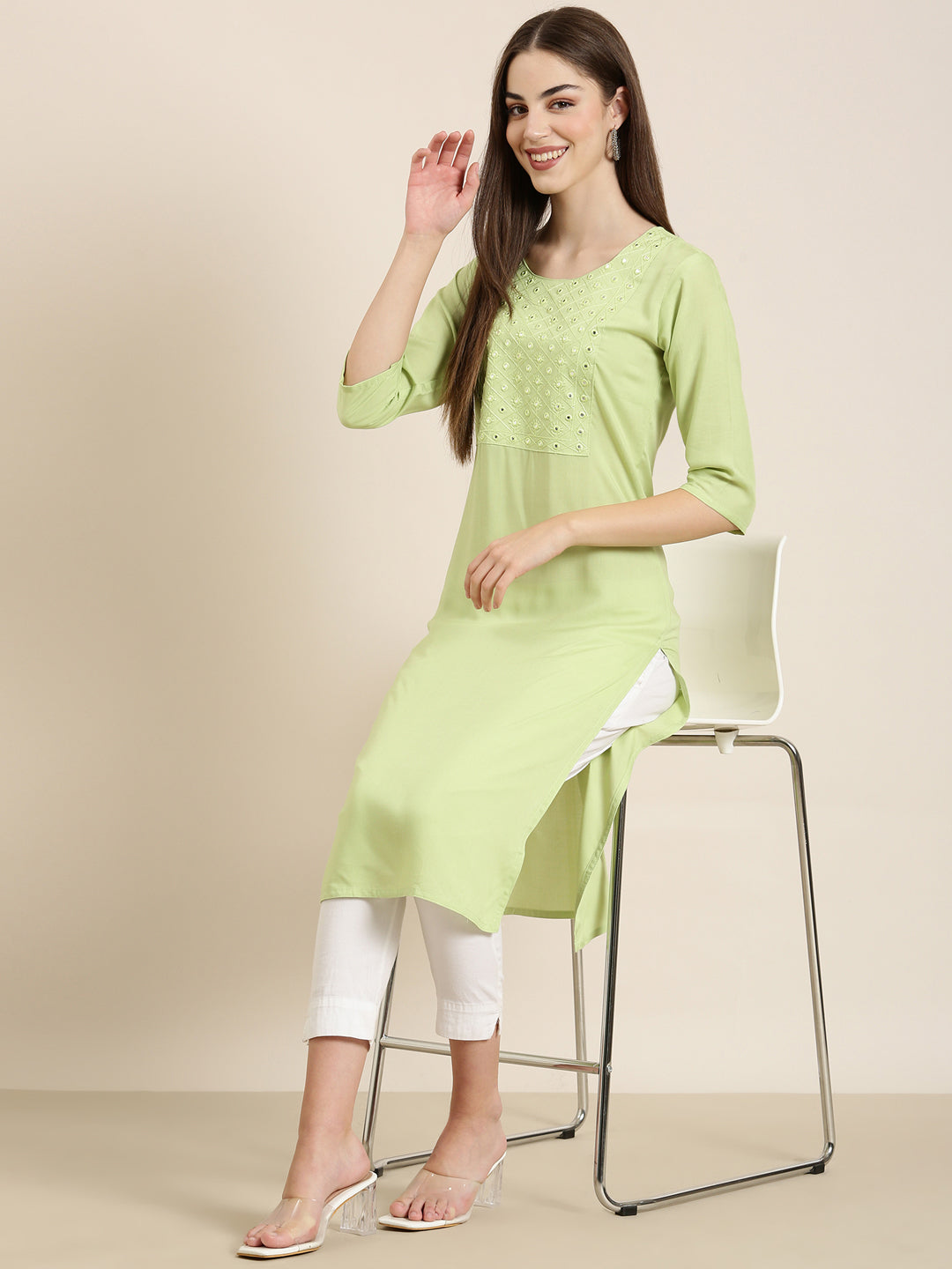 Women's Green Geometric Embroidered Straight Kurta