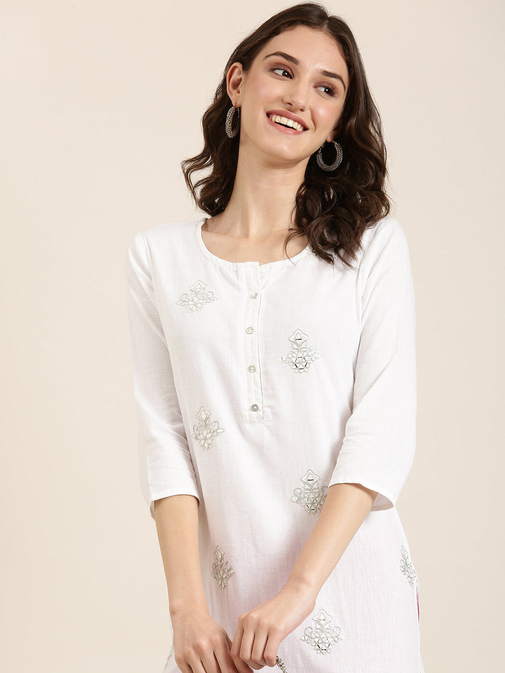 Women's Off White Ethnic Motifs Embroidered Straight Kurta