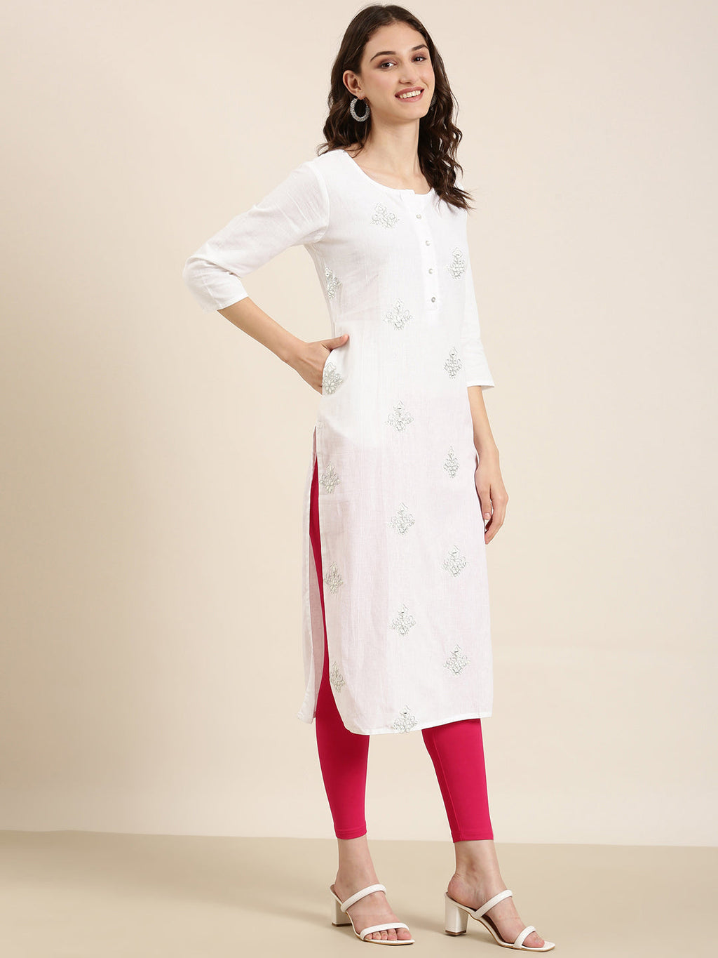 Women's Off White Ethnic Motifs Embroidered Straight Kurta